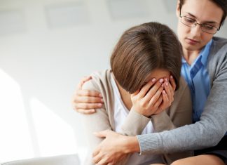 Cómo brindar primeros auxilios psicológicos